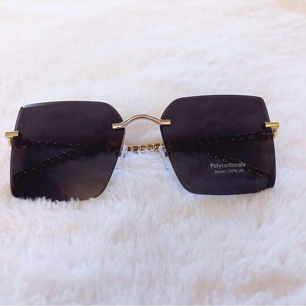 Skyla Black & Gold Chain Link Oversized Sunglasses - Picture 2 of 11